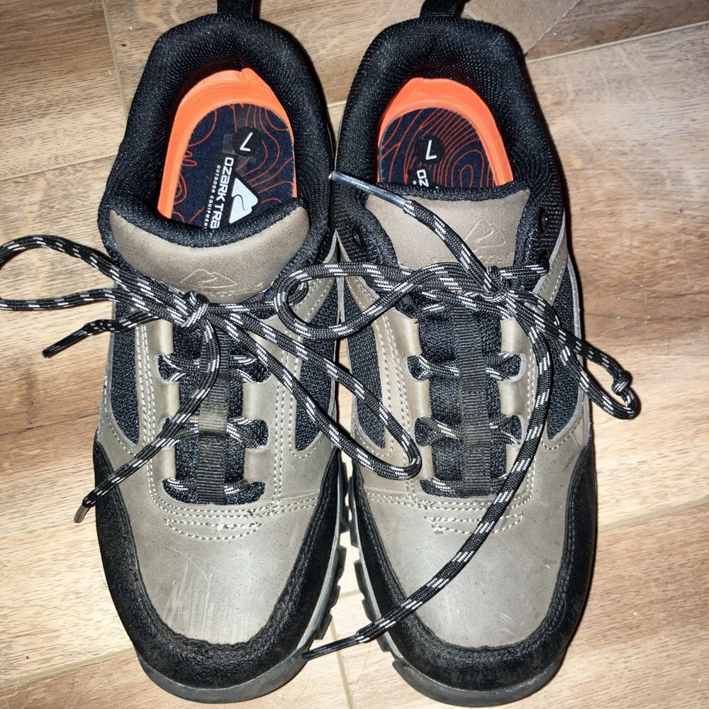 Ozark Trail Men's Low Cut Hiker Shoe Size 7, Hiking shoe VERY GOOD condition